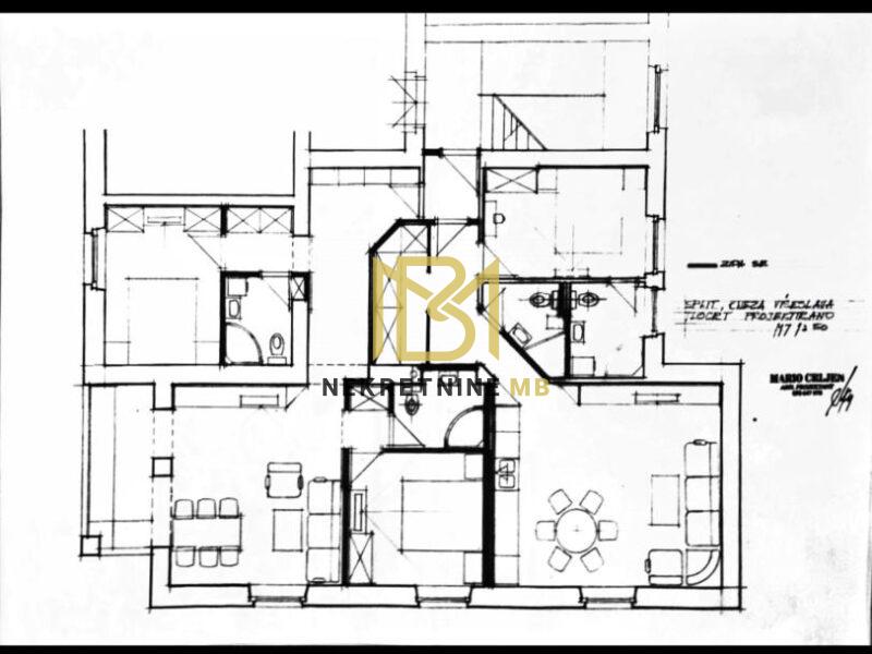 Manuš,Centar,Prodajemo četverosoban stan s dnevnim boravkom 116m2,Split