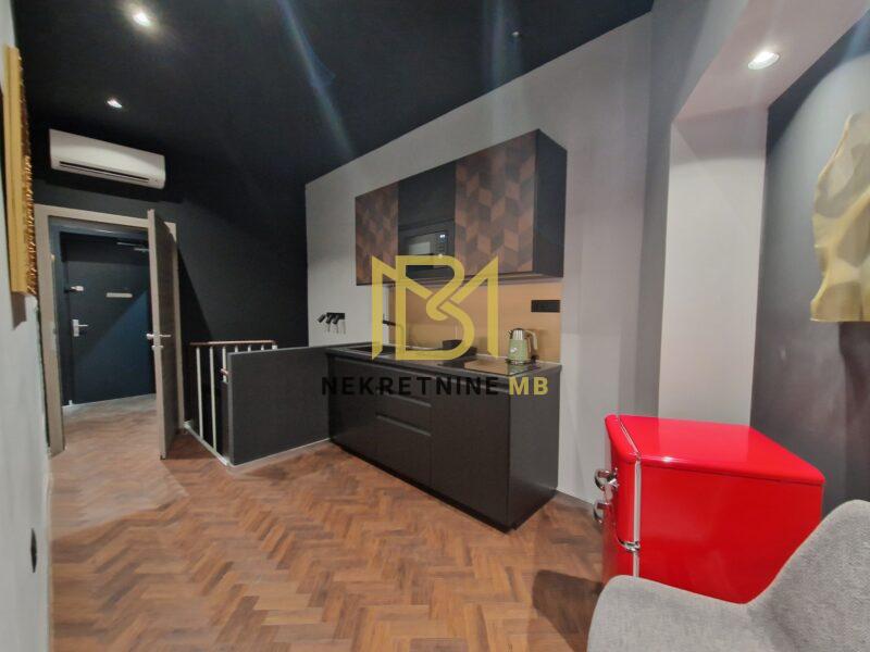 Prodajemo renoviran stan u centru grada,70m2 (dvije stambene jedinice)
