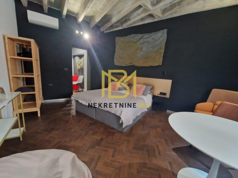Prodajemo renoviran stan u centru grada,70m2 (dvije stambene jedinice)
