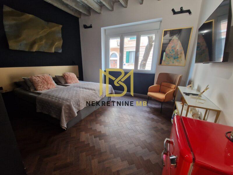 Prodajemo renoviran stan u centru grada,70m2 (dvije stambene jedinice)