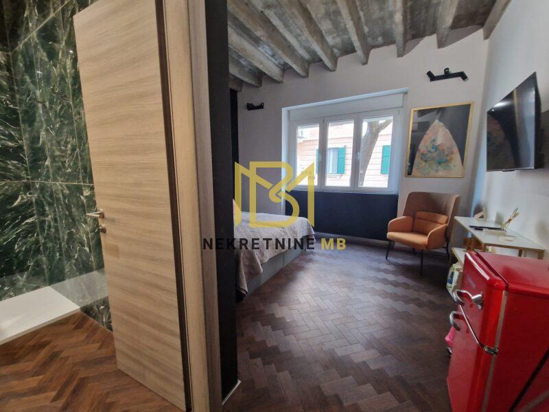 Prodajemo renoviran stan u centru grada,70m2 (dvije stambene jedinice)