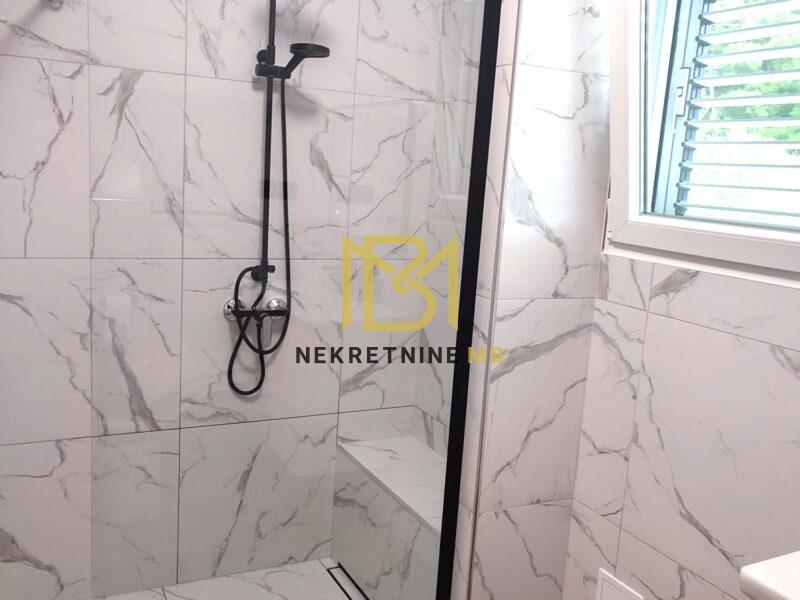 Prodajemo prizemnicu u Kaštel Novom,novogradnja na 1239 m2 zemljišta