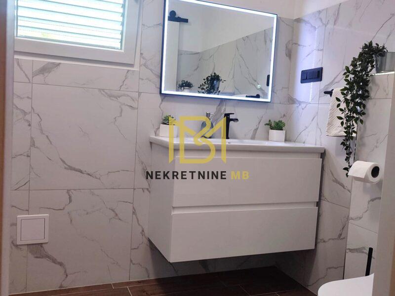 Prodajemo prizemnicu u Kaštel Novom,novogradnja na 1239 m2 zemljišta