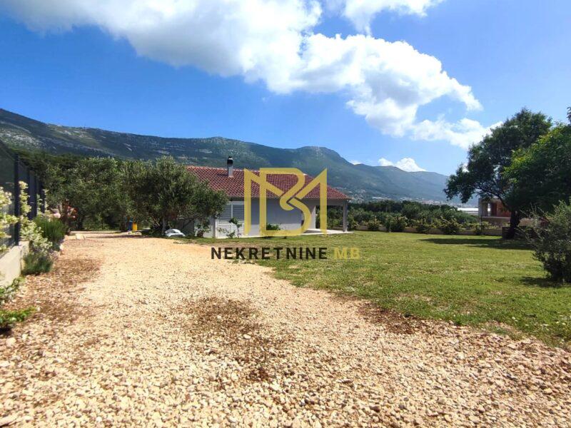 Prodajemo prizemnicu u Kaštel Novom,novogradnja na 1239 m2 zemljišta