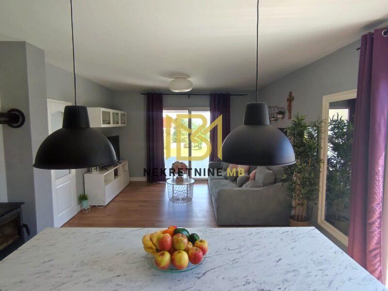 Prodajemo prizemnicu u Kaštel Novom,novogradnja na 1239 m2 zemljišta