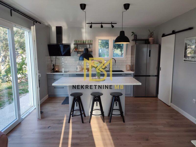 Prodajemo prizemnicu u Kaštel Novom,novogradnja,1239 m2