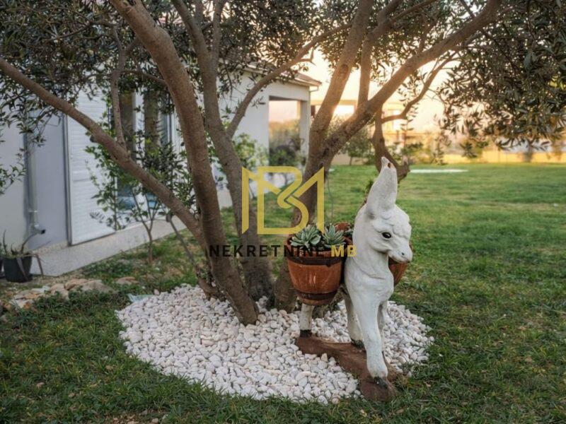 Prodajemo prizemnicu u Kaštel Novom,novogradnja,1239 m2