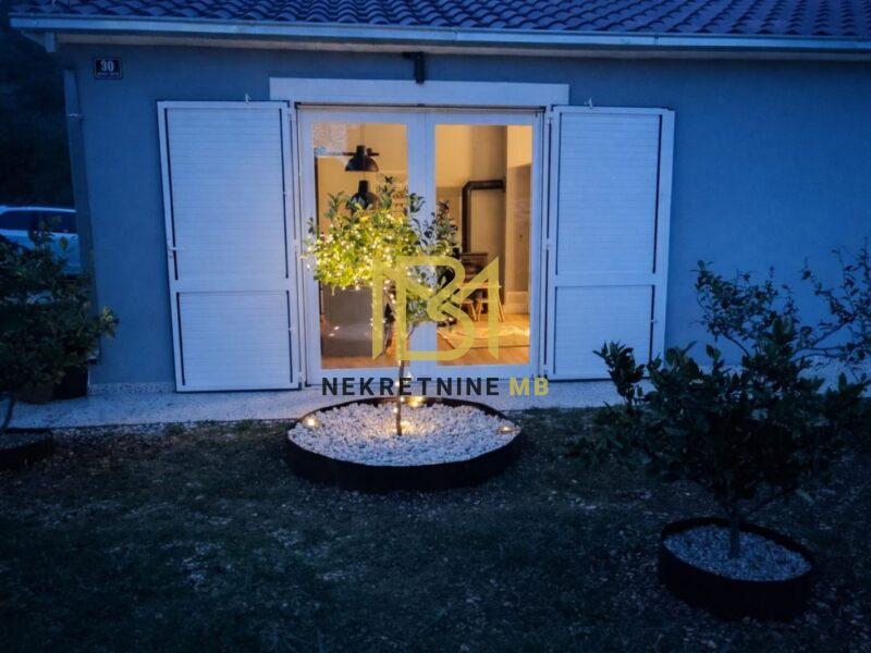 Prodajemo prizemnicu u Kaštel Novom,novogradnja,1239 m2