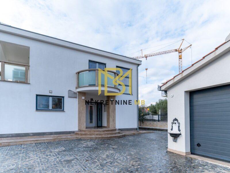 Prodajemo samostojeću kuću u Okrugu Gornjem,260m2
