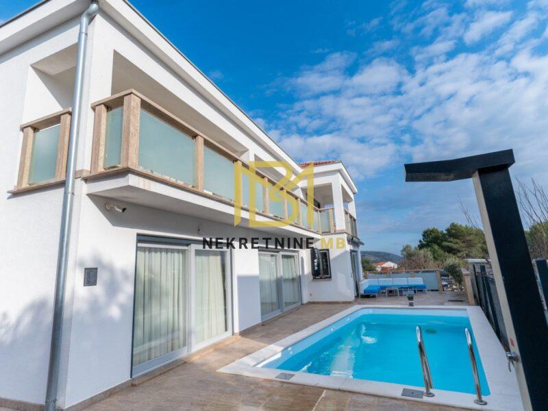 Prodajemo samostojeću kuću u Okrugu Gornjem,260m2