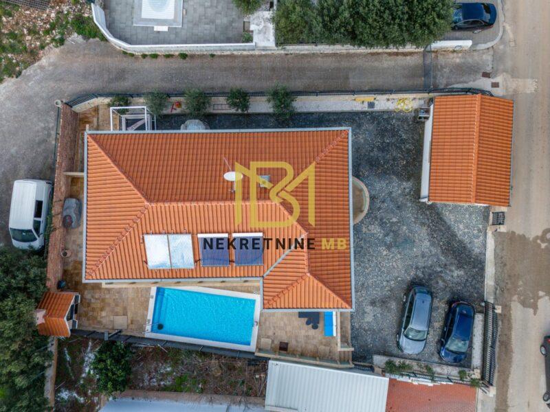 Prodajemo samostojeću kuću u Okrugu Gornjem,260m2