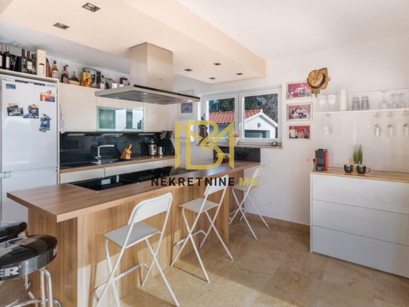 Prodajemo samostojeću kuću u Okrugu Gornjem,260m2