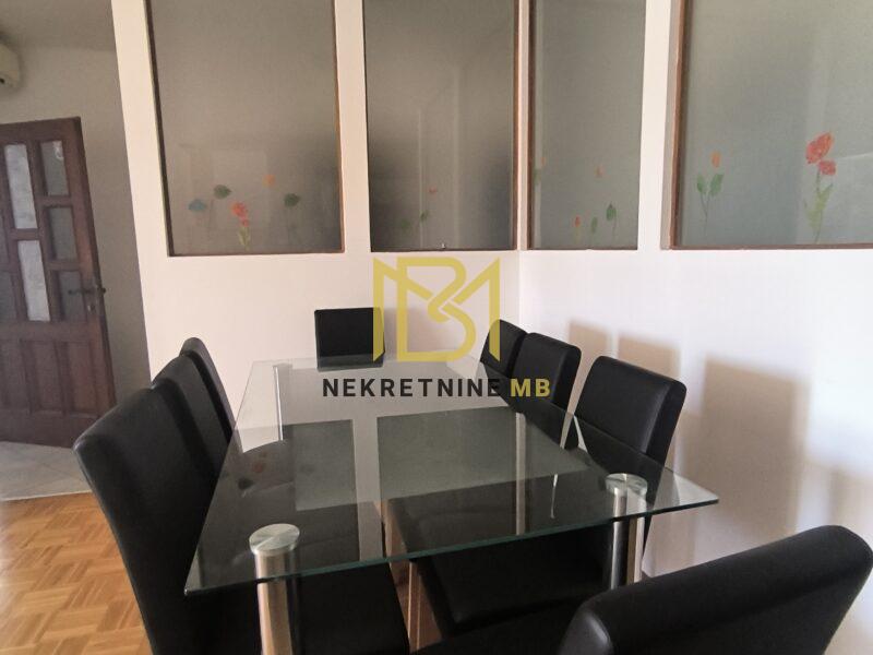 Prodajemo predivnu kuću u Kaštel Sućurcu, 686 m2