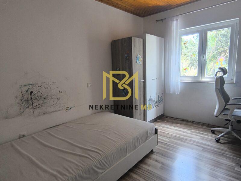 Prodajemo predivnu kuću u Kaštel Sućurcu, 686 m2