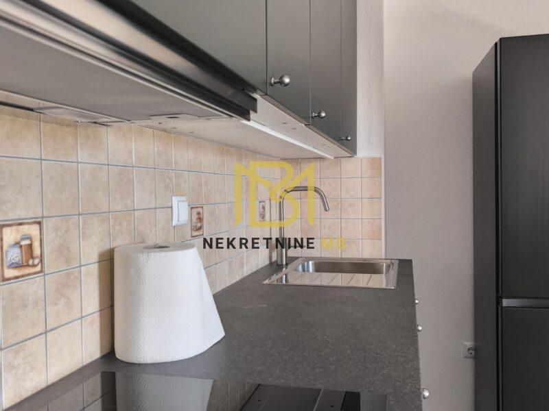 Prodajemo etažiran stan u neposrednoj blizini Trogira, površine 94 m2.