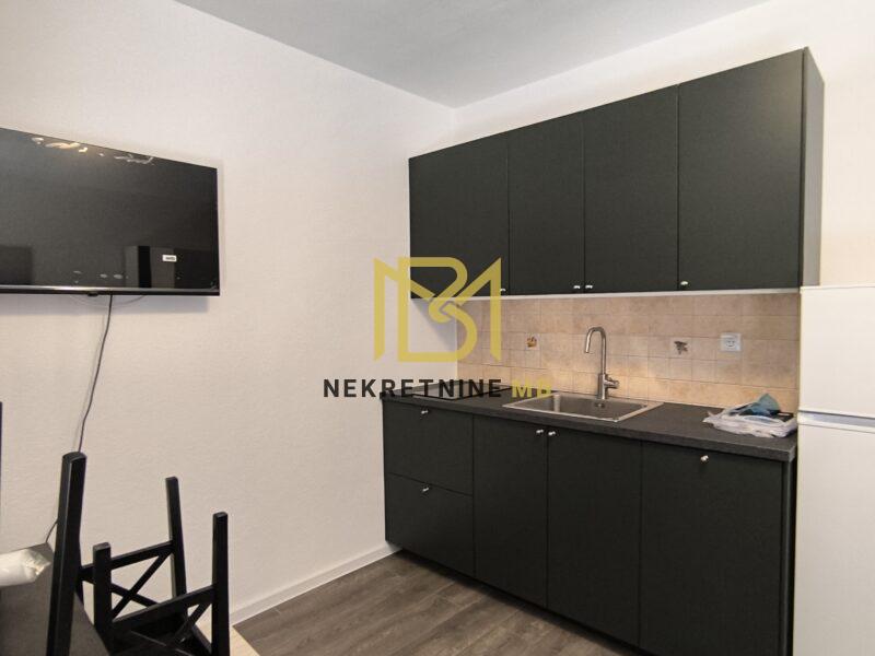 Prodajemo etažiran stan u neposrednoj blizini Trogira, površine 94 m2.