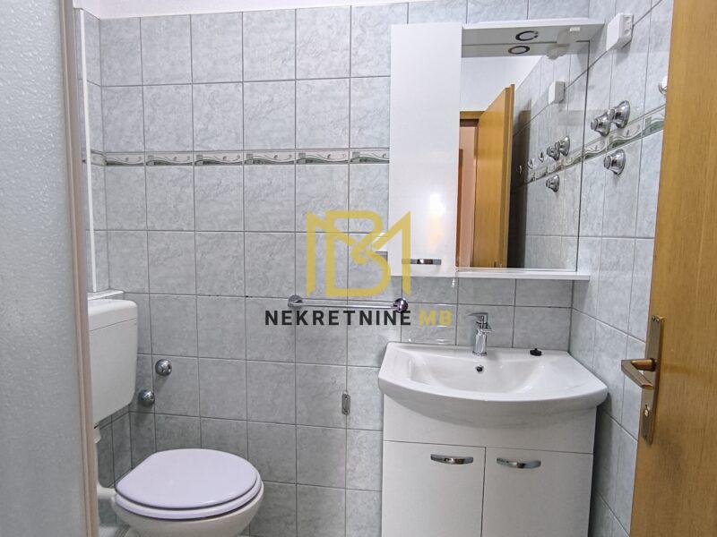 Prodajemo etažiran stan u neposrednoj blizini Trogira, površine 94 m2.