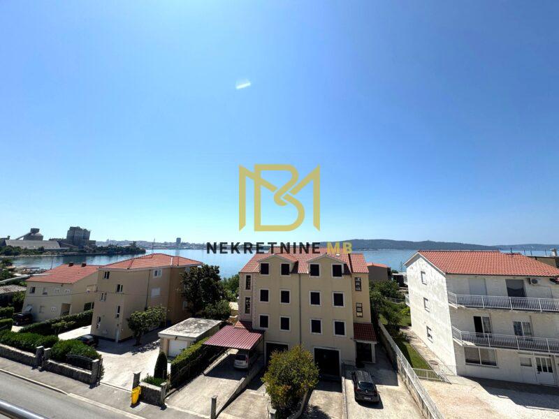 Prodajemo novouređenu kuću u Kaštel Sućurcu na 4 etaže,300m2,pogled