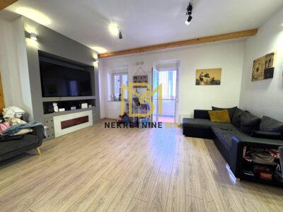Prodajemo novouređenu kuću u Kaštel Sućurcu na 4 etaže,300m2,pogled