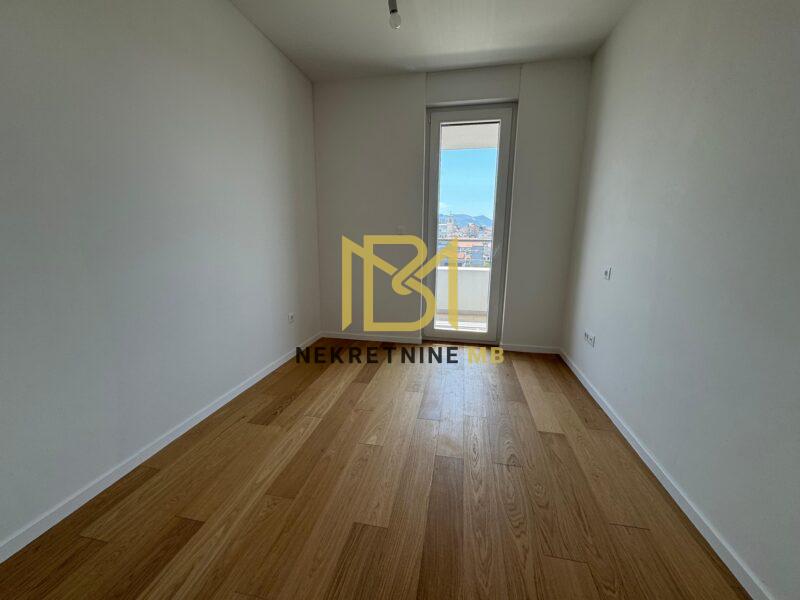Prodajemo trosoban stan s dnevnim boravkom,Split,82m2,2 parkinga u garaži