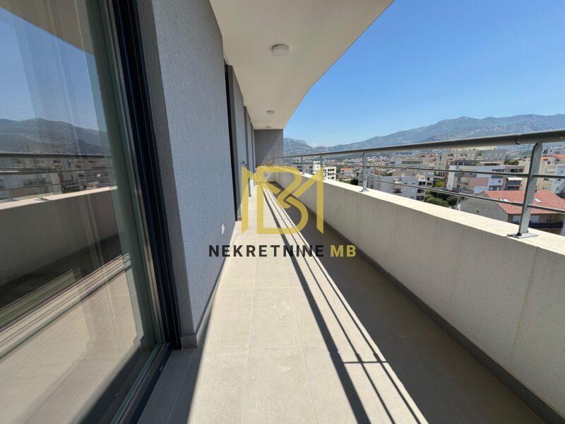 Prodajemo trosoban stan s dnevnim boravkom,Split,82m2,2 parkinga u garaži