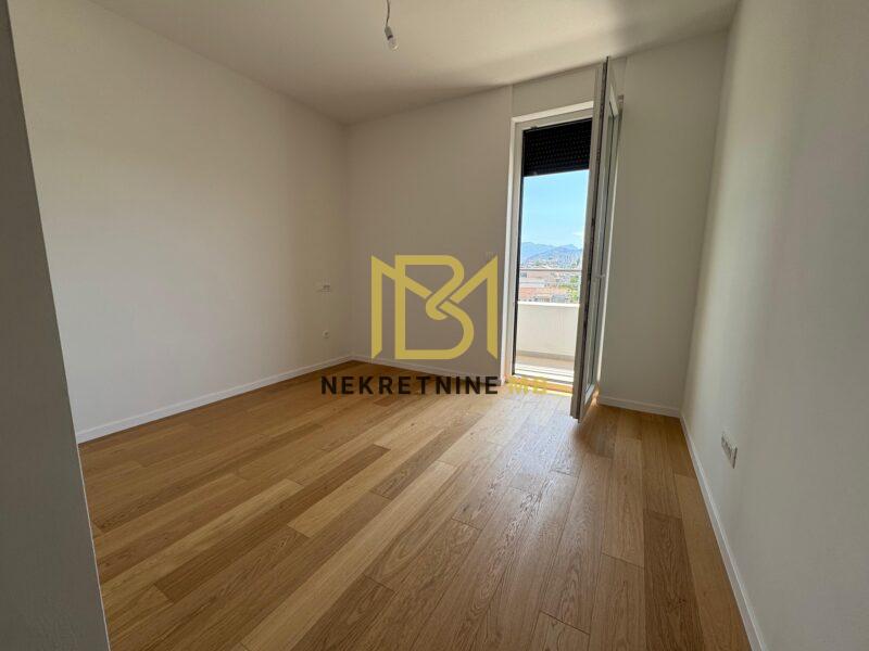 Prodajemo trosoban stan s dnevnim boravkom,Split,82m2,2 parkinga u garaži