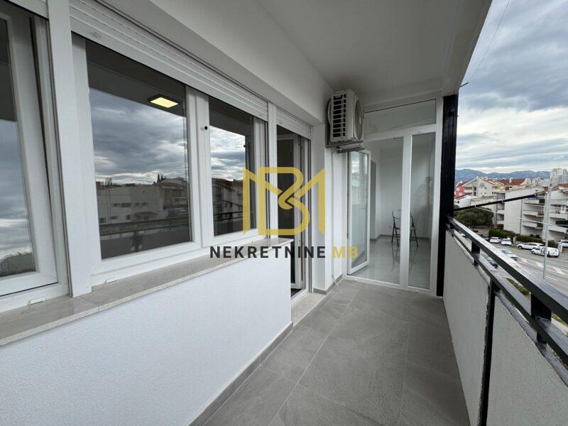 Prodajemo dvosoban stan s dnevnim boravkom,Split,60m2