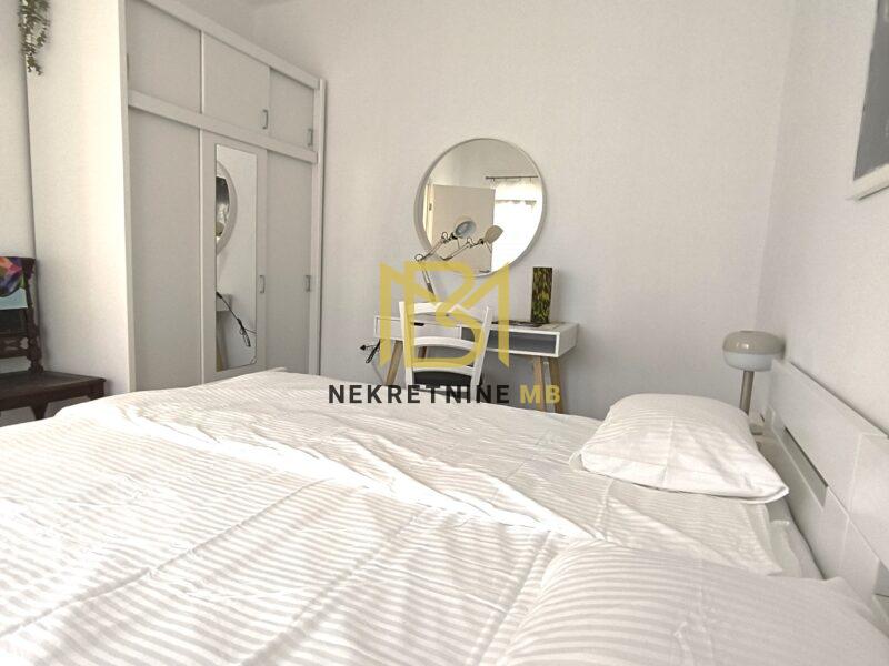 Iznajmljujemo dugoročno dvosoban novouređeni stan, Split, 75m2, 1.PM