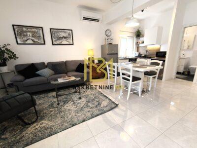 Iznajmljujemo dugoročno dvosoban novouređeni stan, Split, 75m2, 1.PM