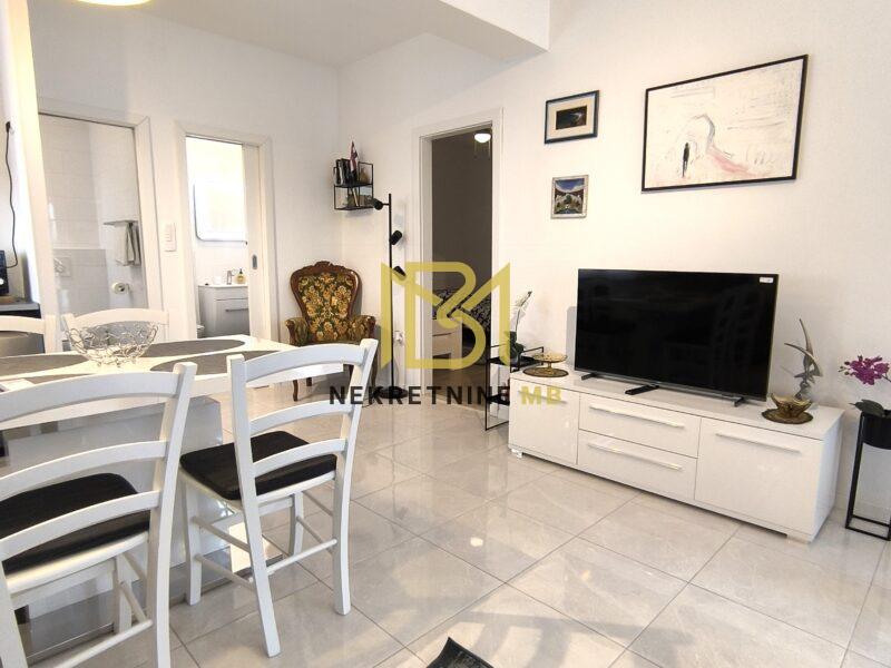 Iznajmljujemo dugoročno dvosoban novouređeni stan, Split, 75m2, 1.PM