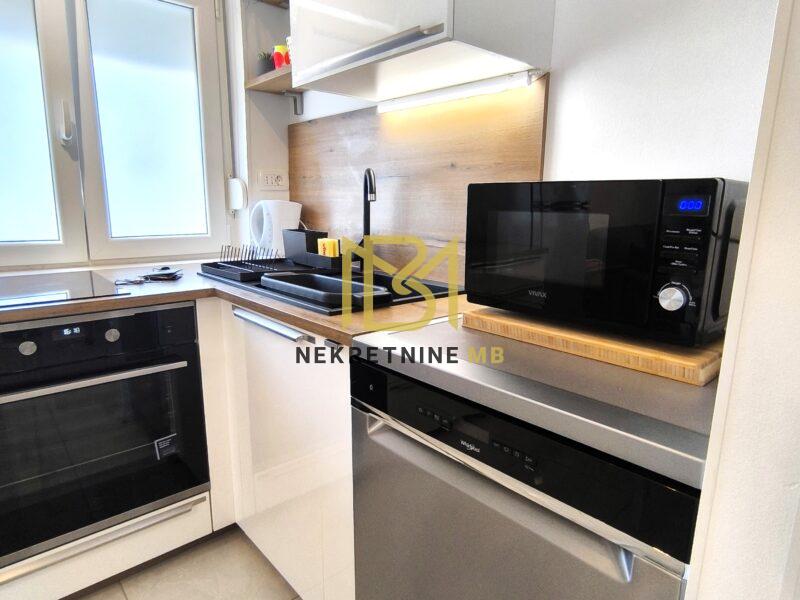 Iznajmljujemo dugoročno dvosoban novouređeni stan, Split, 75m2, 1.PM