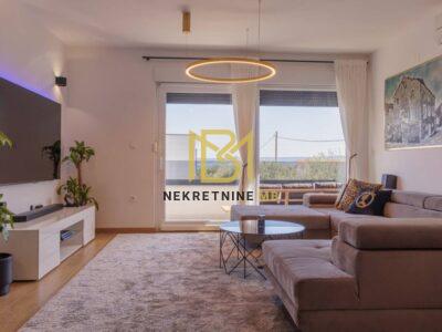 Prodajemo kuću u Kaštel Starom površine 180m2, P+1.kat