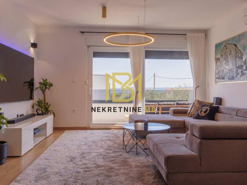 Prodajemo kuću u Kaštel Starom površine 180m2, P+1.kat