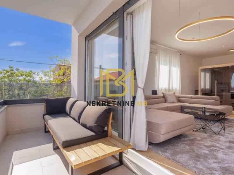Prodajemo kuću u Kaštel Starom površine 180m2, P+1.kat