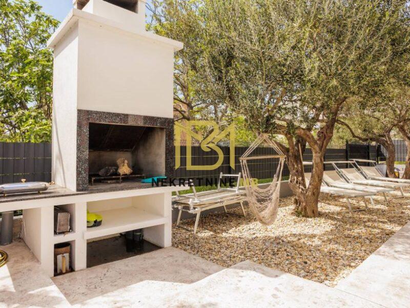 Prodajemo kuću u Kaštel Starom površine 180m2, P+1.kat