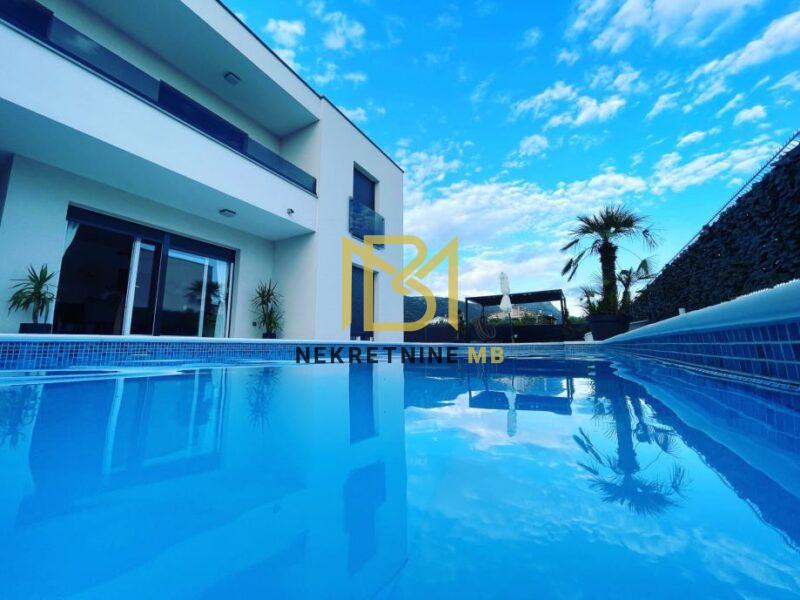 Prodajemo kuću u Kaštel Starom površine 180m2, P+1.kat