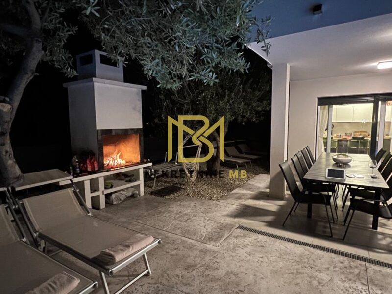 Prodajemo kuću u Kaštel Starom površine 180m2, P+1.kat