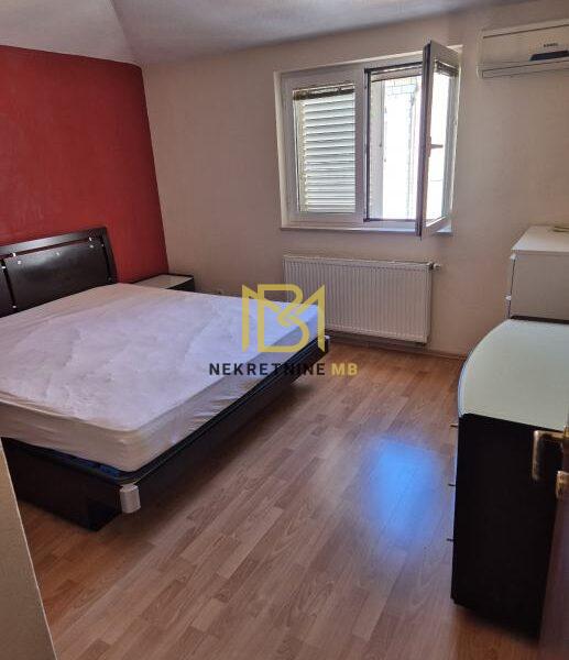 Prodajemo trosoban stan u neposrednoj blizini Trogira, 120 m2