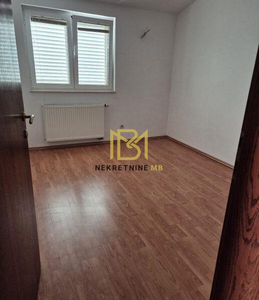 Prodajemo trosoban stan u neposrednoj blizini Trogira, 120 m2