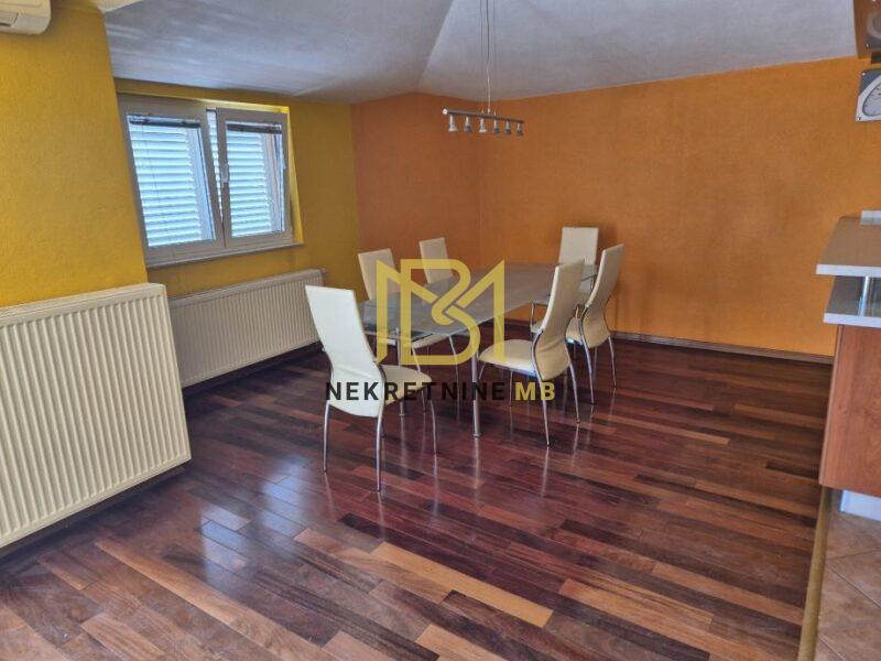 Prodajemo trosoban stan u neposrednoj blizini Trogira, 120 m2