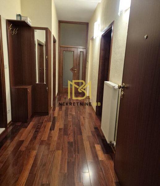 Prodajemo trosoban stan u neposrednoj blizini Trogira, 120 m2