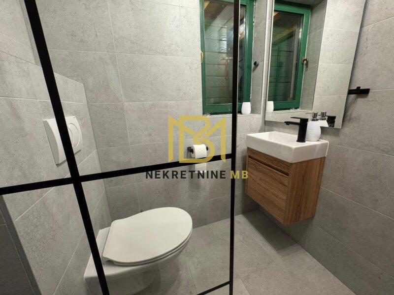 Prodajemo kuću na tri etaže,Kaštel Sućurac,60m2,novouređena