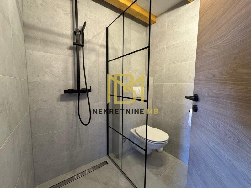 Prodajemo kuću na tri etaže,Kaštel Sućurac,60m2,novouređena