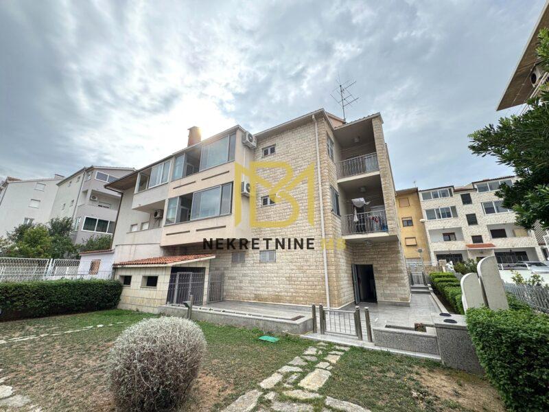 Ekskluzivno prodajemo kuću 450m2 s duplom garažom+2PM u Splitu