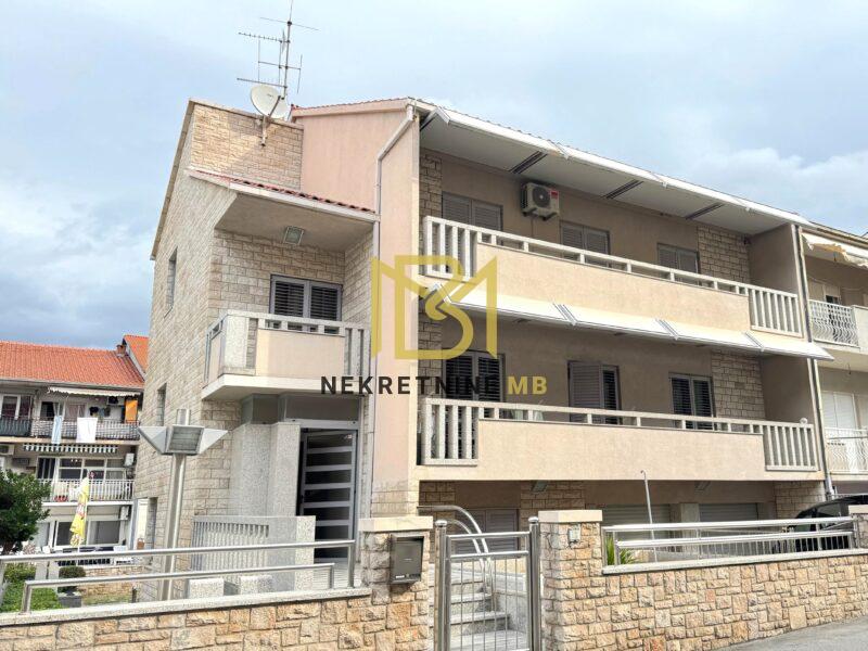 Ekskluzivno prodajemo kuću 450m2 s duplom garažom+2PM u Splitu