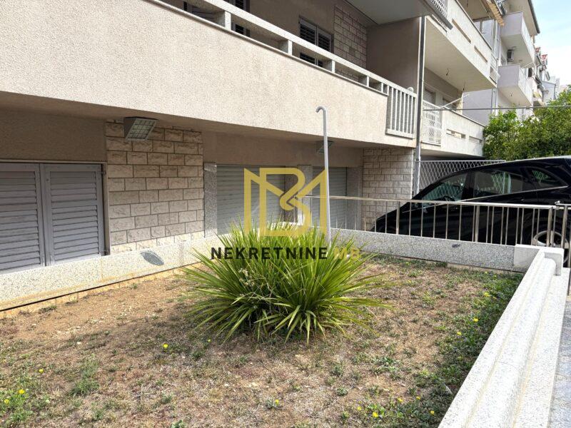 Ekskluzivno prodajemo kuću 450m2 s duplom garažom+2PM u Splitu