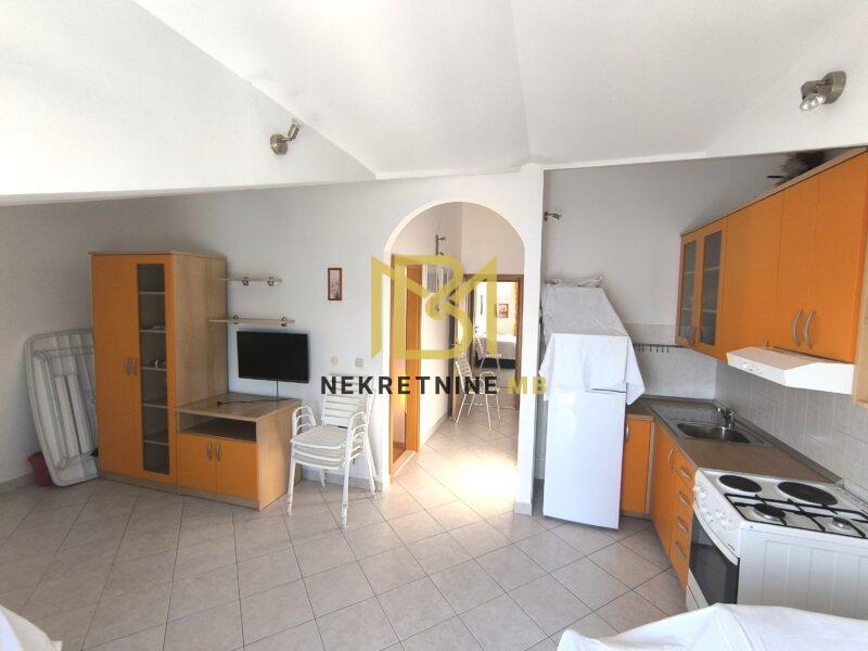 Trogir, Arbanija, 82.00 m2, 2. kat, etažirano, u funkciji turizma (prodaja)