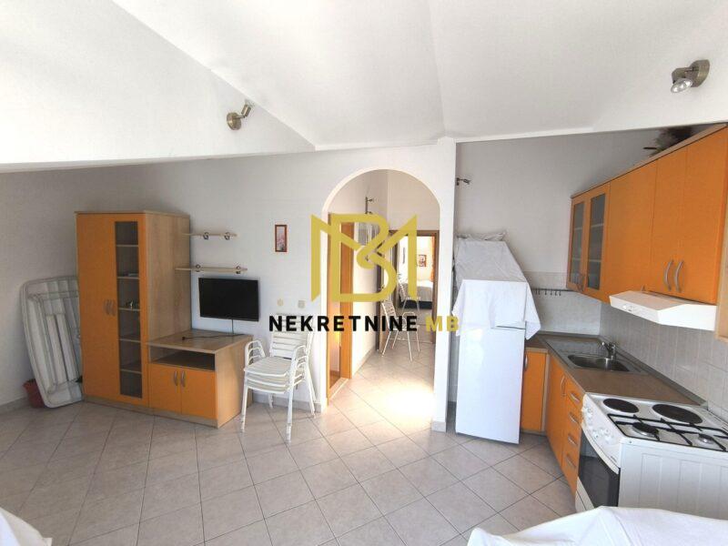 Prodajemo kuću pr+1+2+3 u blizini Trogira, predio Arbanija