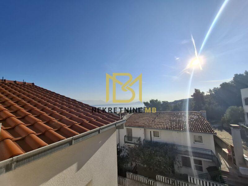 Prodajemo kuću pr+1+2+3 u blizini Trogira, predio Arbanija