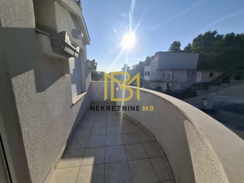 Prodajemo kuću pr+1+2+3 u blizini Trogira, predio Arbanija